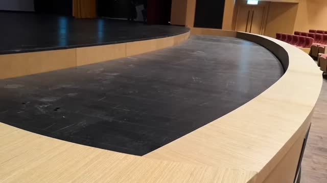 Curved Lifting Stage Platform