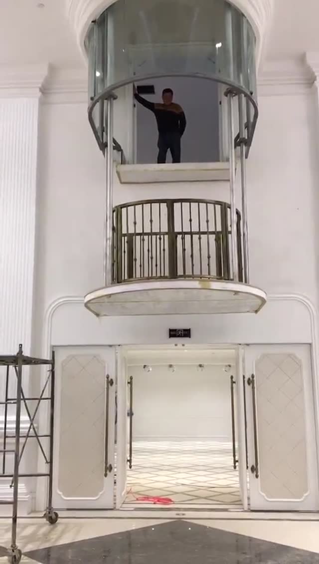 Glass Scenic Lift