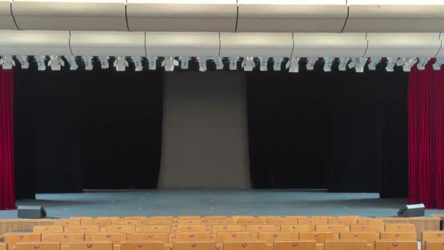 Split Curtain Closing