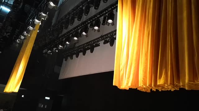 Stage Lift Descending